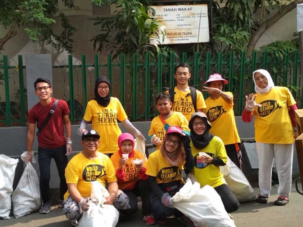 Clean up Trash Hero Bandung